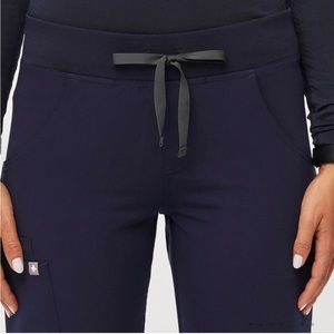 FIGS Kade Scrub Pants Bottoms Navy Size Medium Cargo Technical Collection